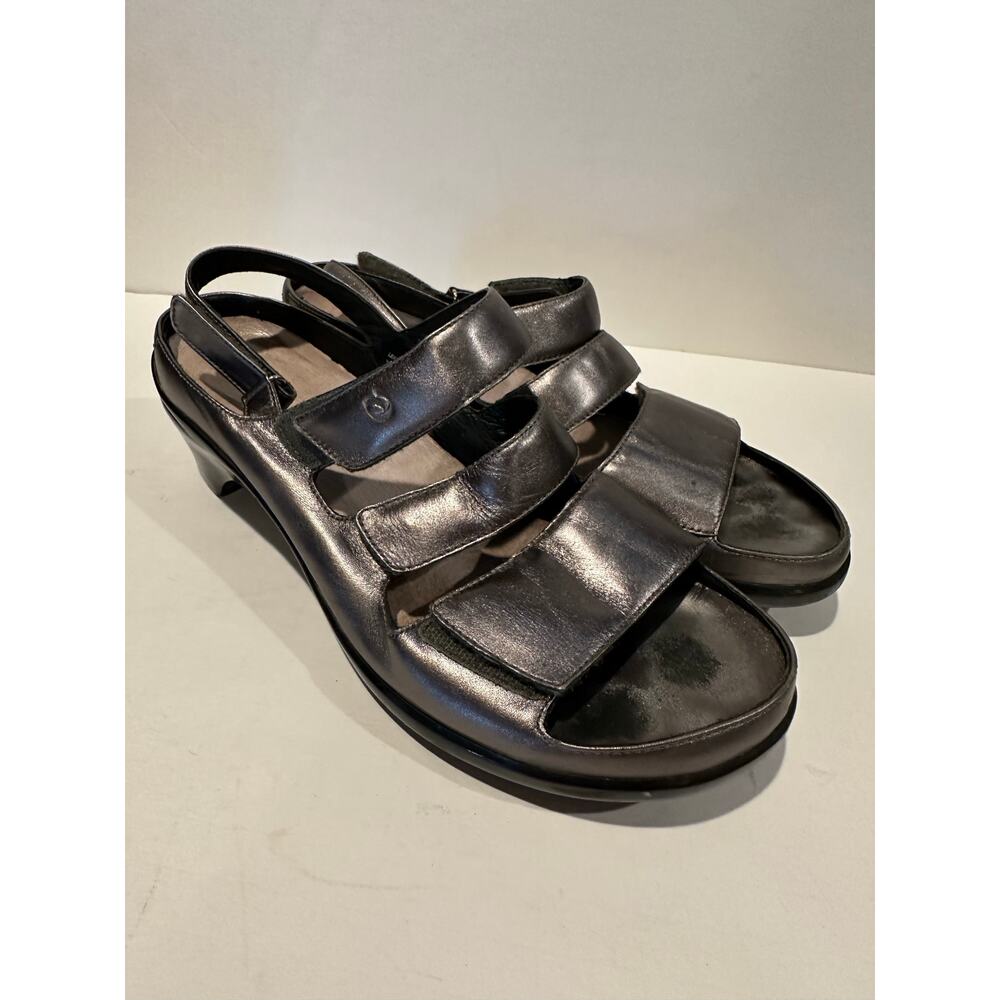 Aravon sandals